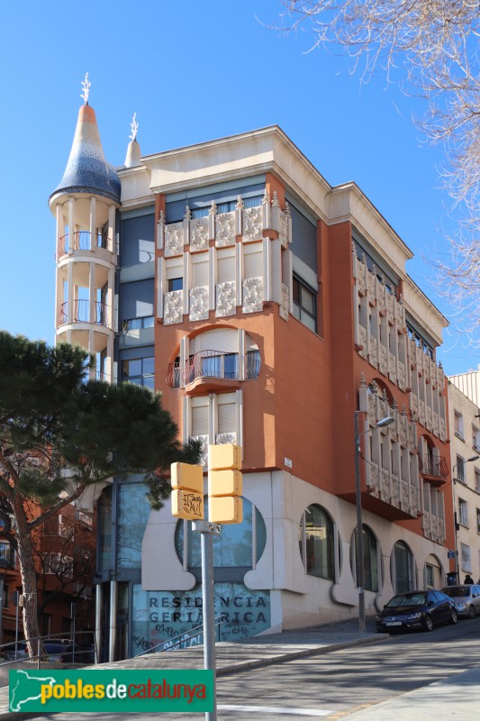 Barcelona - Plaça Font Castellana, 4 (Foto: Albert Esteves, 2021) Barcelona - Plaça Font Castellana, 4