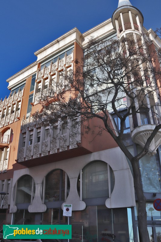 Barcelona - Plaça Font Castellana, 4 (Foto: Albert Esteves, 2021) Barcelona - Plaça Font Castellana, 4