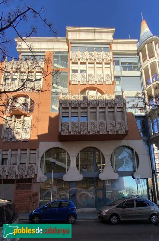 Barcelona - Plaça Font Castellana, 4 (Foto: Albert Esteves, 2021) Barcelona - Plaça Font Castellana, 4