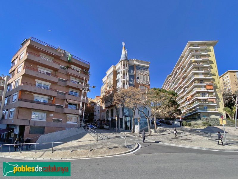 Barcelona - Plaça Font Castellana, 4 (Foto: Albert Esteves, 2021) Barcelona - Plaça Font Castellana, 4