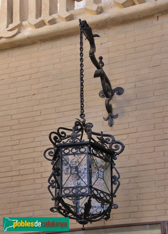 Hospital de Sant Pau - Sala Domènech i Montaner. Fanal modernista (Foto: Albert Esteves, 2021) Hospital de Sant Pau - Sala Domènech i Montaner. Fanal modernista