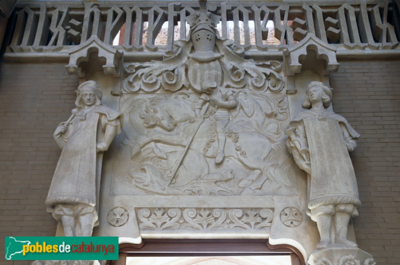 Hospital de Sant Pau - Sala Domènech i Montaner. Grup escultòric de Pau Gargallo (Foto: Albert Esteves, 2021) Hospital de Sant Pau - Sala Domènech i Montaner. Grup escultòric de Pau Gargallo