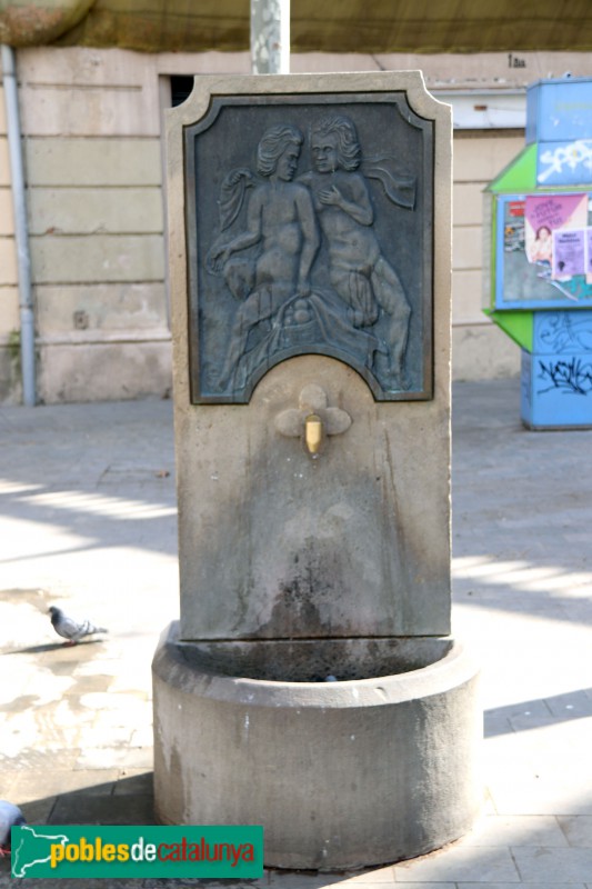 Barcelona - Plaça Eivissa (Foto: Albert Esteves, 2021) Barcelona - Plaça Eivissa