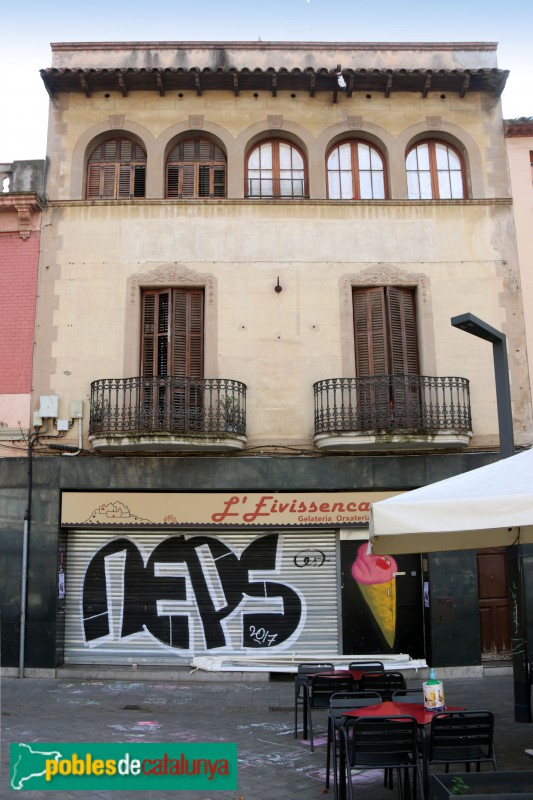 Barcelona - Edifici de la plaça Eivissa (Foto: Albert Esteves, 2021) Barcelona - Edifici de la plaça Eivissa