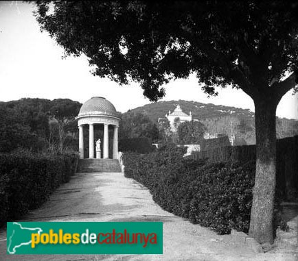 Barcelona - Jardins del Laberint d'Horta. Templet de Dànae (Foto: <i>Carles Fargas -Arxiu Fotogràfic Centre Excursionista de Catalunya-</i>, 1931) Barcelona - Jardins del Laberint d'Horta. Templet de Dànae