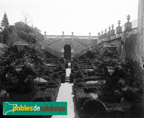 Barcelona - Jardins del Laberint d'Horta. Jardí dels boixos (Foto: <i>Rossend Flaquer -Arxiu Fotogràfic Centre Excursionista de Catalunya-</i>, 1925) Barcelona - Jardins del Laberint d'Horta. Jardí dels boixos