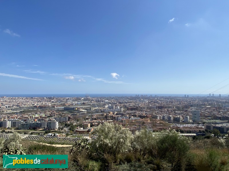 Barcelona - Panoràmica de Barcelona des del Mirador de Torre Baró (Foto: Albert Esteves, 2021) Barcelona - Panoràmica de Barcelona des del Mirador de Torre Baró