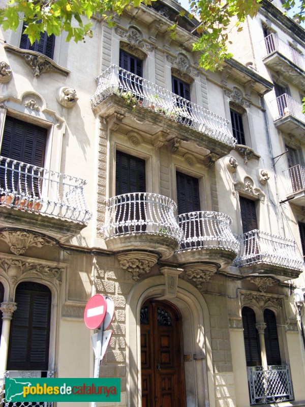 L'Hospitalet de Llobregat - Casa Josep Oliveras (Foto: Albert Esteves, 2008) L'Hospitalet de Llobregat - Casa Josep Oliveras