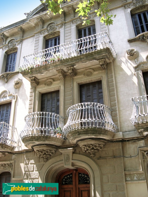 L'Hospitalet de Llobregat - Casa Josep Oliveras (Foto: Albert Esteves, 2008) L'Hospitalet de Llobregat - Casa Josep Oliveras