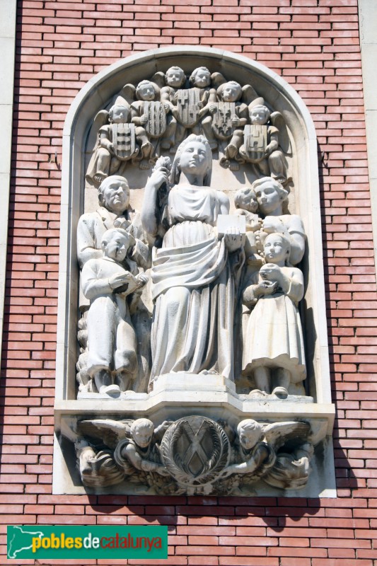 Hospitalet de Llobregat - Edifici de la Caixa (Foto: Albert Esteves, 2021) Hospitalet de Llobregat - Edifici de la Caixa