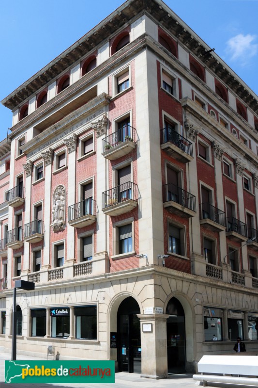 Hospitalet de Llobregat - Edifici de la Caixa (Foto: Albert Esteves, 2021) Hospitalet de Llobregat - Edifici de la Caixa