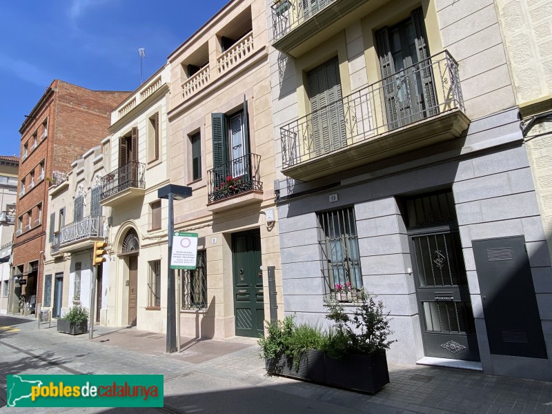 L'Hospitalet de Llobregat - Carrer Roselles (Foto: Albert Esteves, 2021) L'Hospitalet de Llobregat - Carrer Roselles