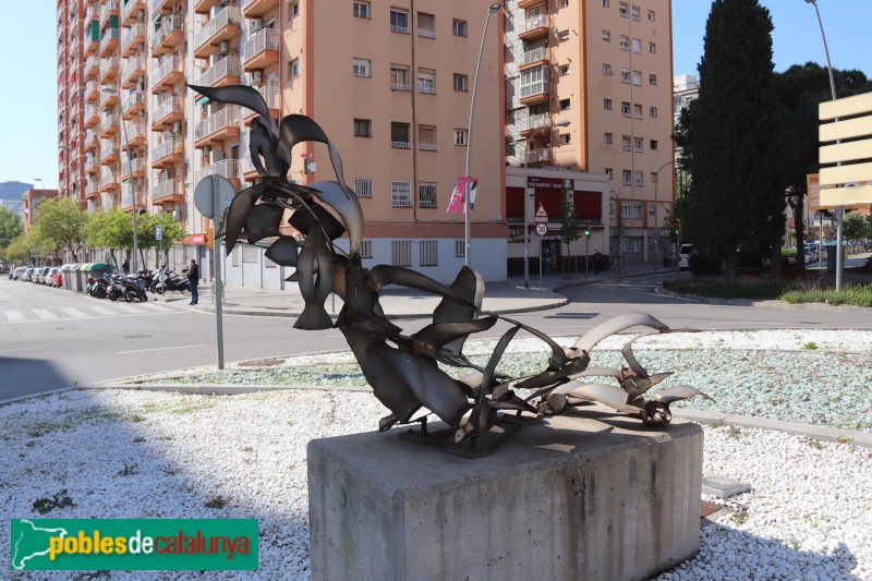 L'Hospitalet de Llobregat - Escultura <i>Vol de coloms</i> (Foto: Albert Esteves, 2021) L'Hospitalet de Llobregat - Escultura <i>Vol de coloms</i>