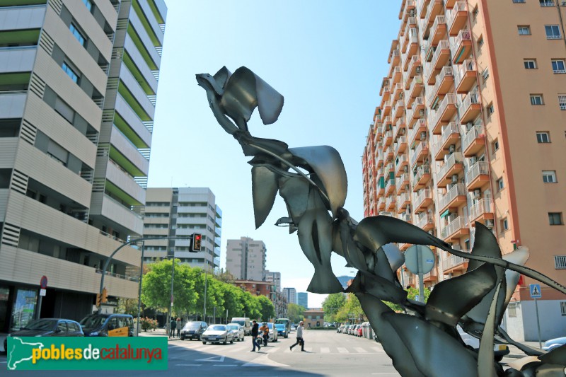 L'Hospitalet de Llobregat - Escultura <i>Vol de coloms</i> (Foto: Albert Esteves, 2021) L'Hospitalet de Llobregat - Escultura <i>Vol de coloms</i>