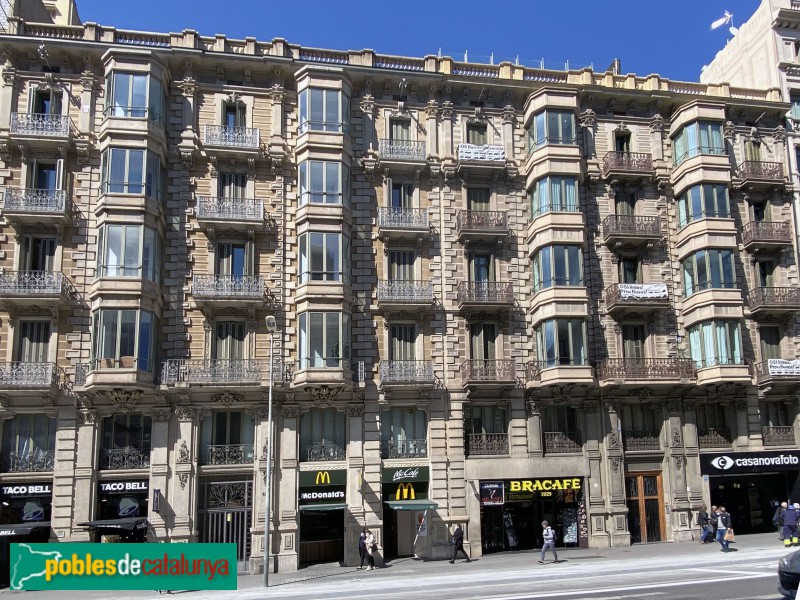 Barcelona - Ronda Universitat, 33-35 (Foto: Albert Esteves, 2021) Barcelona - Ronda Universitat, 33-35