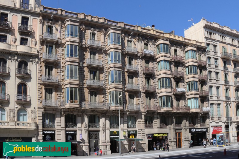 Barcelona - Ronda Universitat, 33-35 (Foto: Albert Esteves, 2021) Barcelona - Ronda Universitat, 33-35