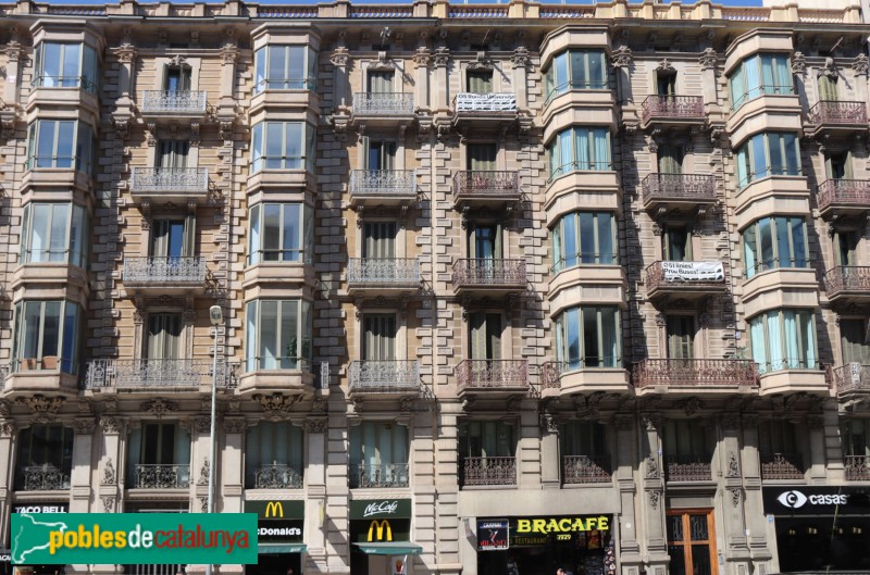 Barcelona - Ronda Universitat, 33-35 (Foto: Albert Esteves, 2021) Barcelona - Ronda Universitat, 33-35