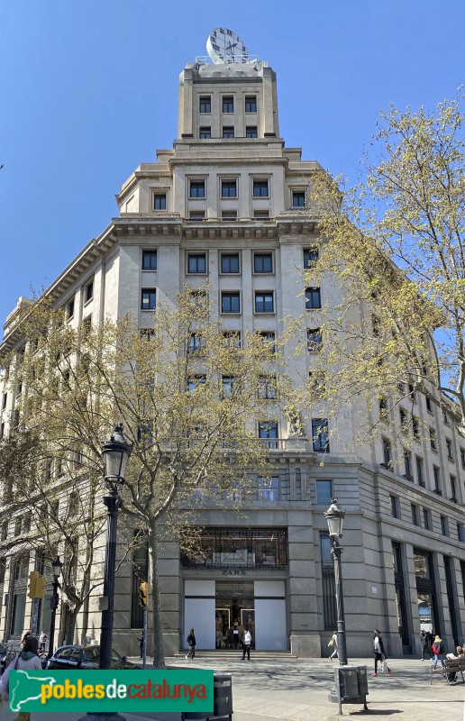 Barcelona - Plaça Catalunya, 5-6 (Foto: Albert Esteves, 2021) Barcelona - Plaça Catalunya, 5-6