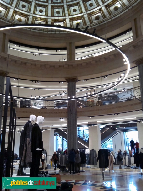 Barcelona - Plaça Catalunya, 5- (Foto: Anna Corcoll, 2016) Barcelona - Plaça Catalunya, 5-