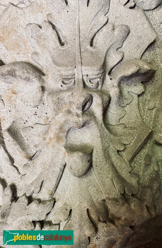 Barcelona - Ausiàs Marc, 37-39. Detall del peu de columna del vestíbul (Foto: Elvira Font, 2021) Barcelona - Ausiàs Marc, 37-39. Detall del peu de columna del vestíbul