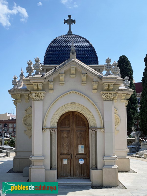 L'Hospitalet de Llobregat - Cementiri de Sants: Capella (Foto: Albert Esteves, 2021) L'Hospitalet de Llobregat - Cementiri de Sants: Capella