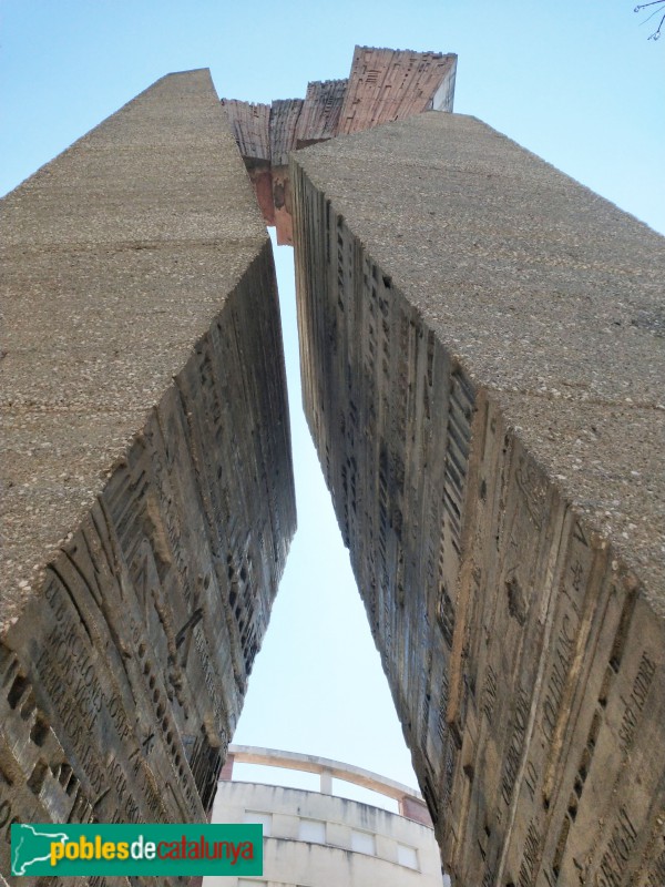 L'Hospitalet de Llobregat - Escut de la Ciutat (Foto: Anna Corcoll, 2021) L'Hospitalet de Llobregat - Escut de la Ciutat