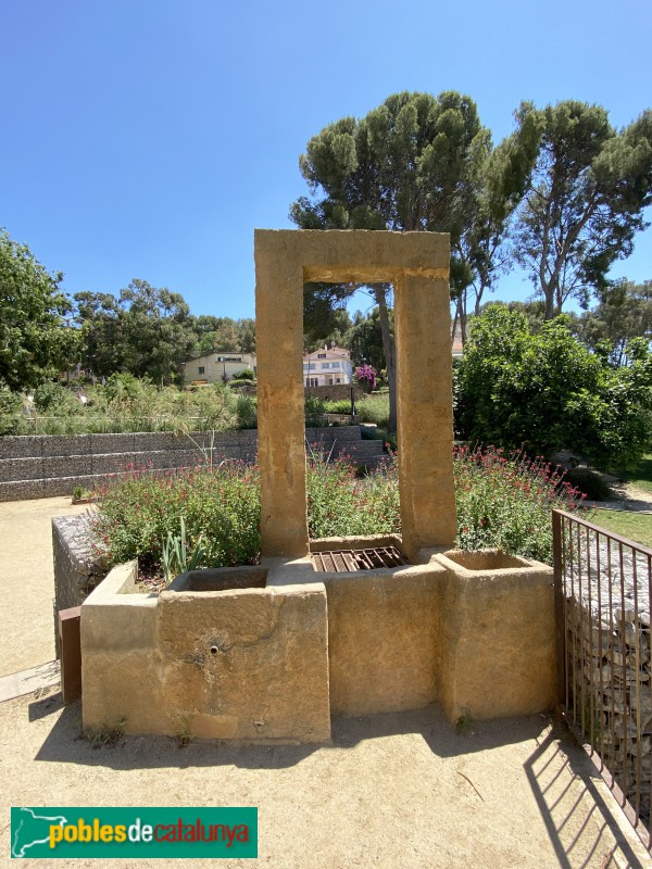 Sant Just Desvern - Can Freixes. Pou (Foto: Albert Esteves) Sant Just Desvern - Can Freixes. Pou