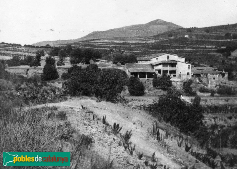Sant Just Desvern - Can Gelabert (Foto: Magí-Pius Sandiumenge -Arxiu Fotogràfic Centre Excursionista de Catalunya-, 1902) Sant Just Desvern - Can Gelabert