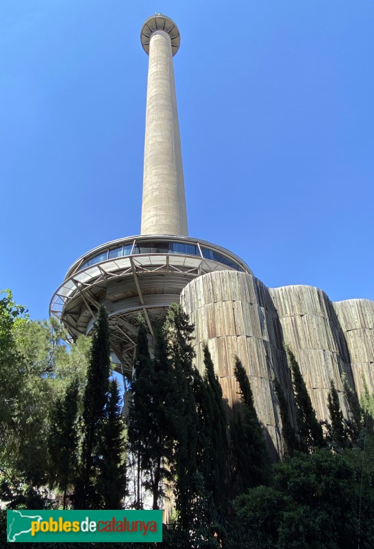 Sant Just Desvern - Taller d'Arquitectura - Xemeneia fàbrica Sansón (Foto: Albert Esteves, 2021) Sant Just Desvern - Taller d'Arquitectura - Xemeneia fàbrica Sansón