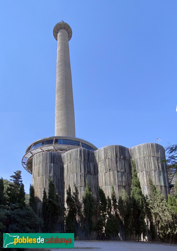 Sant Just Desvern - Taller d'Arquitectura - Xemeneia fàbrica Sansón (Foto: Albert Esteves, 2021) Sant Just Desvern - Taller d'Arquitectura - Xemeneia fàbrica Sansón