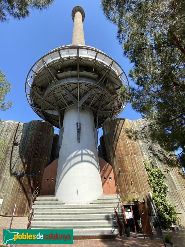 Sant Just Desvern - Taller d'Arquitectura - Xemeneia fàbrica Sansón (Foto: Albert Esteves, 2021) Sant Just Desvern - Taller d'Arquitectura - Xemeneia fàbrica Sansón