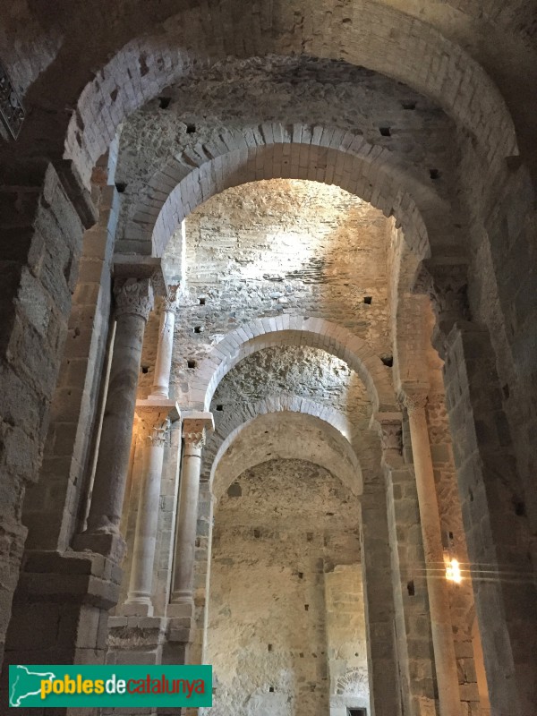 Port de la Selva - Sant Pere de Rodes, interior de l'església (Foto: <i>Gustau Zariquiey</i>, 2018) Port de la Selva - Sant Pere de Rodes, interior de l'església
