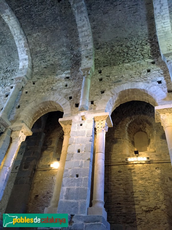 Port de la Selva - Sant Pere de Rodes, interior de l'església (Foto: <i>Gustau Zariquiey</i>, 2018) Port de la Selva - Sant Pere de Rodes, interior de l'església