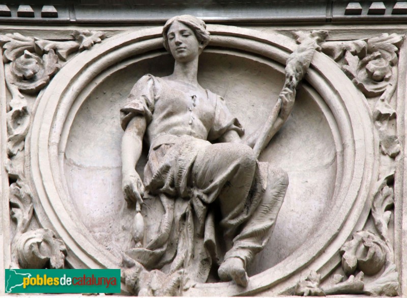 Barcelona - Rambla Catalunya, 33. Relleu, obra de Pere Carbonell (Foto: Albert Esteves, 2015) Barcelona - Rambla Catalunya, 33. Relleu, obra de Pere Carbonell