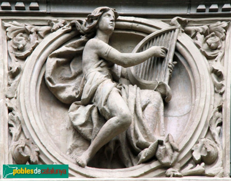 Barcelona - Rambla Catalunya, 33. Relleu, obra de Pere Carbonell (Foto: Albert Esteves, 2015) Barcelona - Rambla Catalunya, 33. Relleu, obra de Pere Carbonell