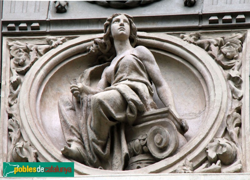 Barcelona - Rambla Catalunya, 33. Relleu, obra de Pere Carbonell (Foto: Albert Esteves, 2015) Barcelona - Rambla Catalunya, 33. Relleu, obra de Pere Carbonell