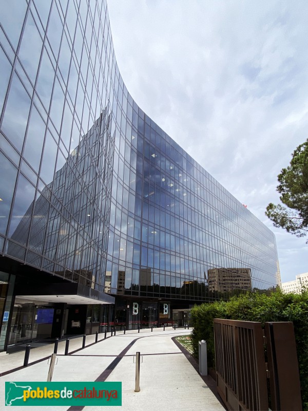 Barcelona - Edifici Catalana Occident (Foto: Albert Esteves, 2021) Barcelona - Edifici Catalana Occident