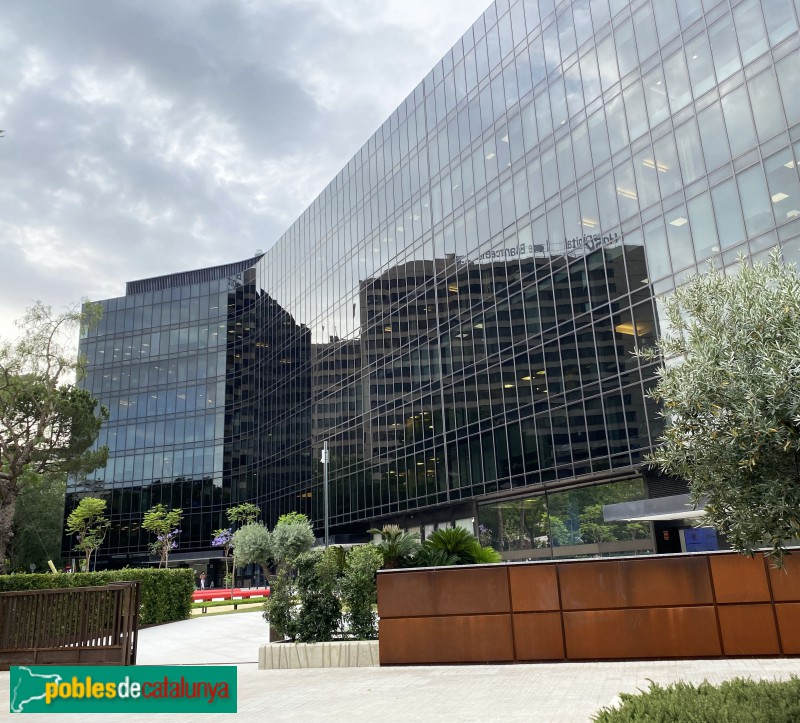Barcelona - Edifici Catalana Occident (Foto: Albert Esteves, 2021) Barcelona - Edifici Catalana Occident