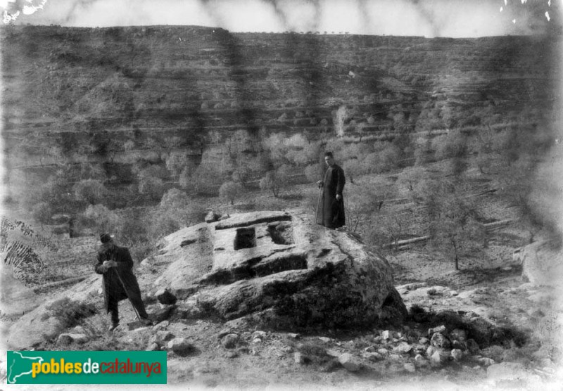 El Cogul - Necròpolis del Saladar (Foto: Juli Soler Santaló -Arxiu Fotogràfic Centre Excursionista de Catalunya-, 1908) El Cogul - Necròpolis del Saladar