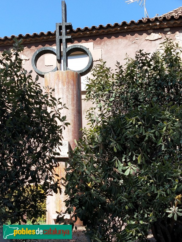 Barcelona - Escultura <i>Als socis i les penyes</i>