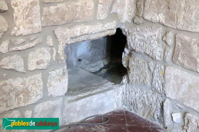 La Floresta - Torre del castell. Passadís secret (Foto: Albert Esteves, 2021) La Floresta - Torre del castell. Passadís secret