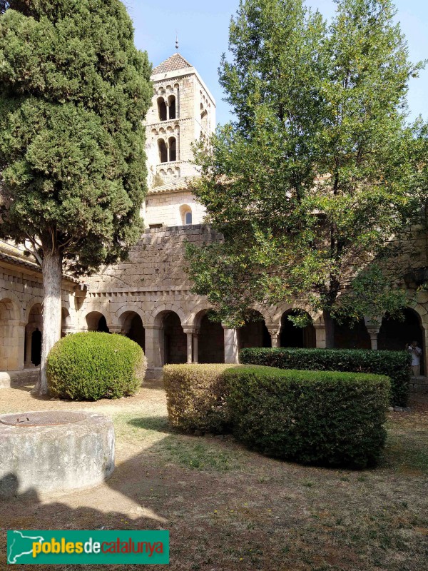 Vilabertran - Claustre del monestir (Foto: Rosa Lerma, 2021) Vilabertran - Claustre del monestir