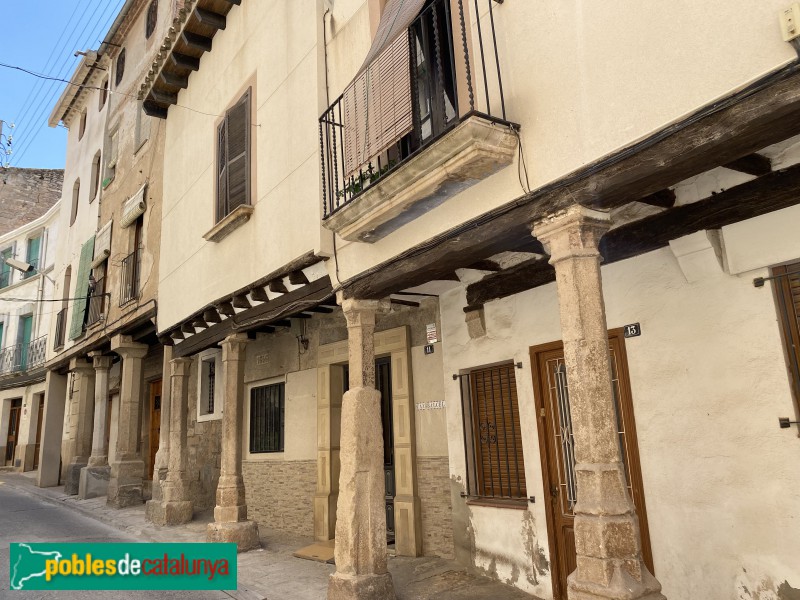 Arbeca - Porxos del carrer Sant Jaume (Foto: Albert Esteves, 2021) Arbeca - Porxos del carrer Sant Jaume