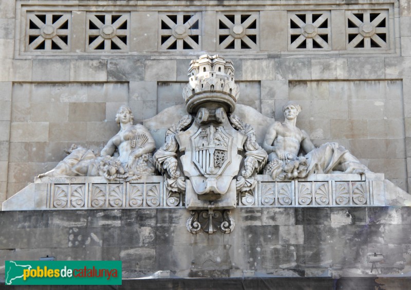 Barcelona - Edifici Caixa Catalunya. Grup escultòric (Foto: Albert Esteves, 2021) Barcelona - Edifici Caixa Catalunya. Grup escultòric