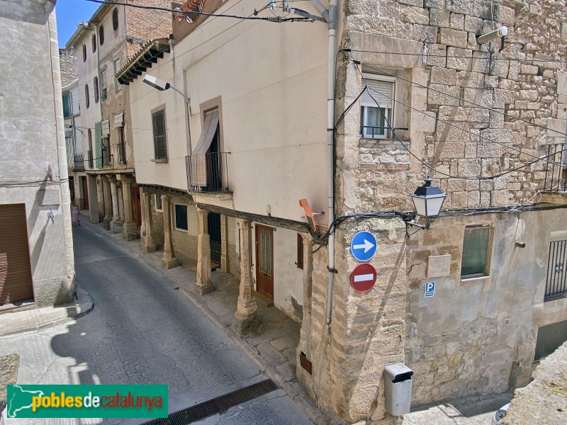 Arbeca - Porxos del carrer Sant Jaume (Foto: Albert Esteves, 2021) Arbeca - Porxos del carrer Sant Jaume