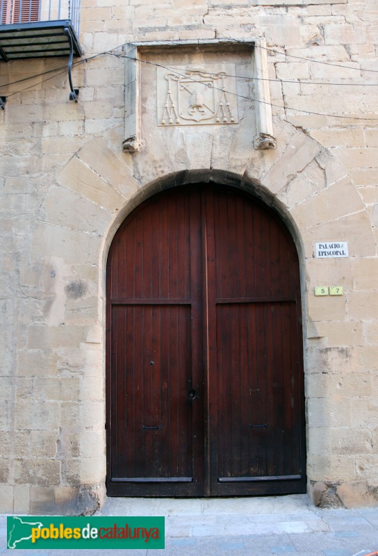 Tortosa - Palau episcopal. Porta principal (Foto: Albert Esteves, 2021) Tortosa - Palau episcopal. Porta principal