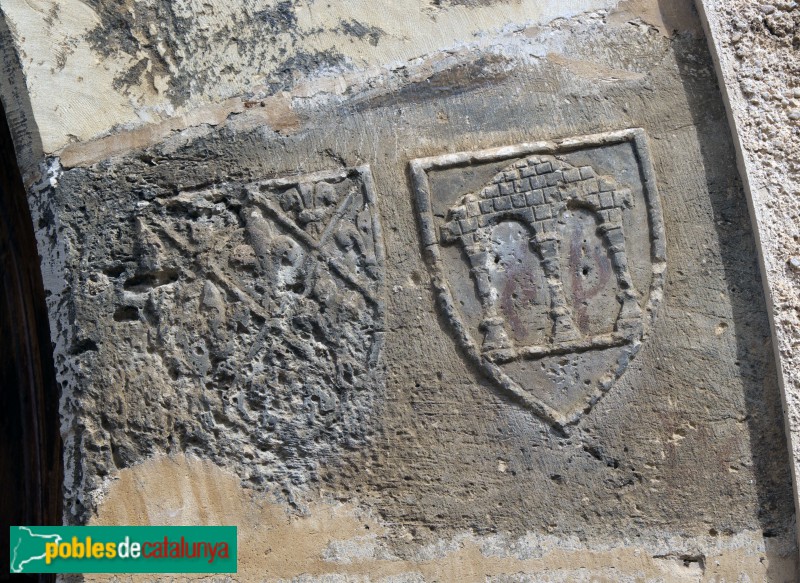 Tortosa - Monestir de Santa Clara. Detall de la porta (Foto: GFreihalter, 2013) Tortosa - Monestir de Santa Clara. Detall de la porta