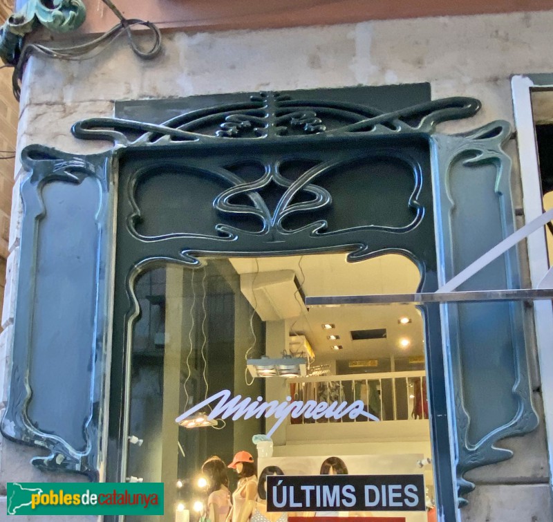 Tortosa - Antiga Adrogueria Canivell (Foto: Albert Esteves, 2021) Tortosa - Antiga Adrogueria Canivell