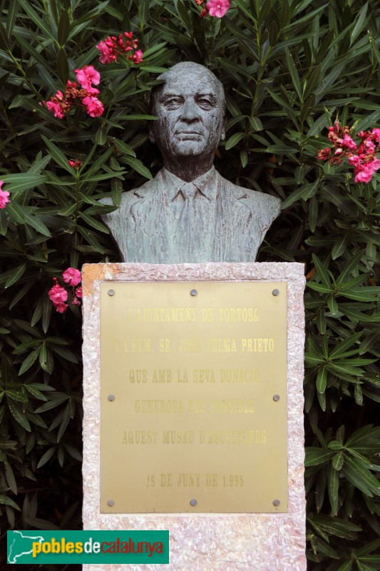 Tortosa - Jardins del Príncep. Bust de Josep Celma (Foto: Albert Esteves, 2021) Tortosa - Jardins del Príncep. Bust de Josep Celma
