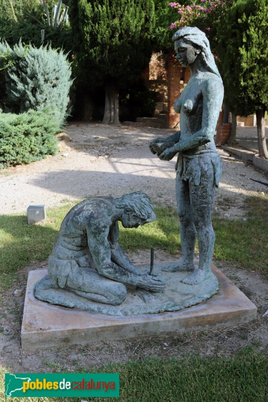 Tortosa - Jardins del Príncep. Escultura <i>L'home primitiu</i> (Foto: Albert Esteves, 2021) Tortosa - Jardins del Príncep. Escultura <i>L'home primitiu</i>